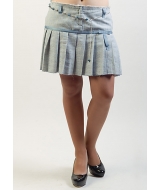 Короткая голубая юбка со складками и карманами 