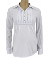 Белая блузка для беременных украшена плиссировкой