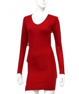Вязаное платье красное с длинным рукавом и v-образным вырезом