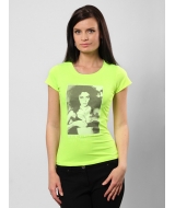 женская футболка салатового цвета с принтом