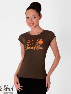 женская футболка приталенного кроя с ярким принтом