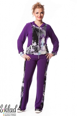 Костюм из брюк и кофты на молнии фиолетовый с растительным рисунком
